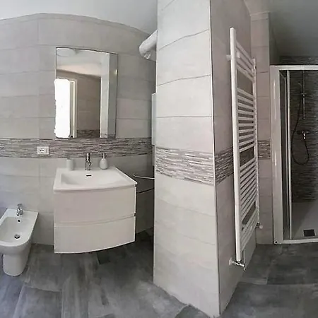 Giuly Moderno Monolocale In Centro Con Giardino Privato