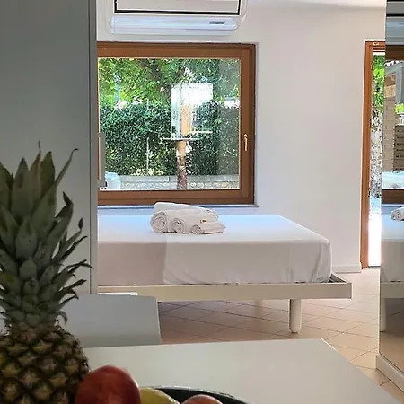 Giuly Moderno Monolocale In Centro Con Giardino Privato דירה אודינה