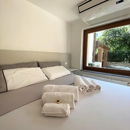 Giuly Moderno Monolocale In Centro Con Giardino Privato * אודינה