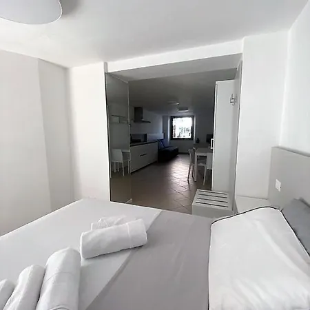 דירה Giuly Moderno Monolocale In Centro Con Giardino Privato