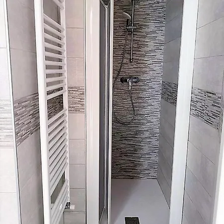 Giuly Moderno Monolocale In Centro Con Giardino Privato אודינה